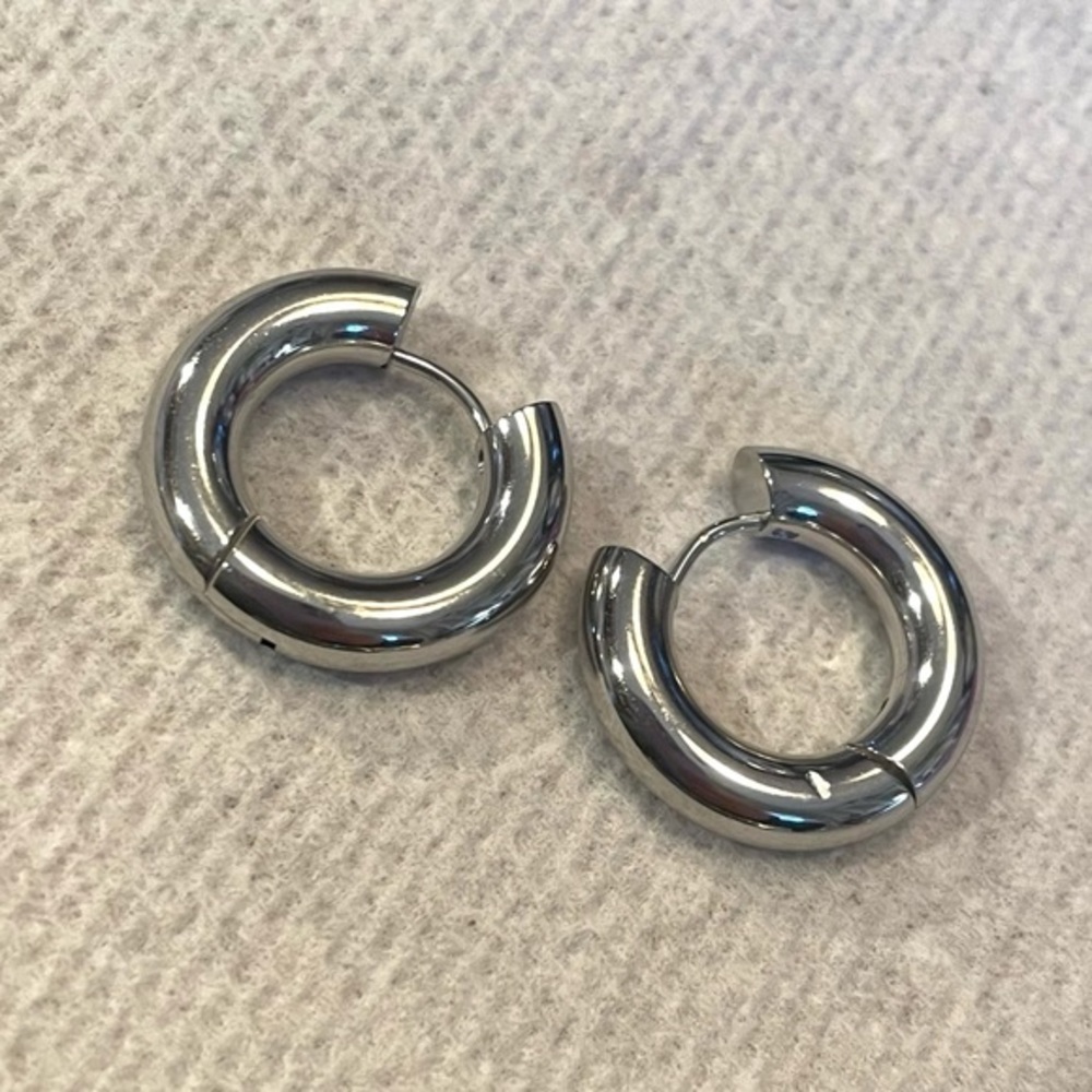 🆕Silver huggie tube hoops